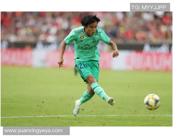 足球明星私密瞬间曝光引发热议引领社交媒体新风潮